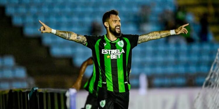 Mastriani comemora gol pelo América-MG contra o Ipatinga — Foto: Mourão Panda/América