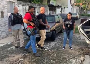 Mulher se joga de carro após ser torturada durante 6 h por professor de jiu-jitsu