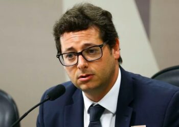 Bolsonaro saiu para pescar com os filhos antes de saber sobre operação, diz Wajngarten