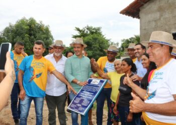 Deputado Amélio celebra 33 anos de Lagoa do Tocantins e participa de entregas para o município