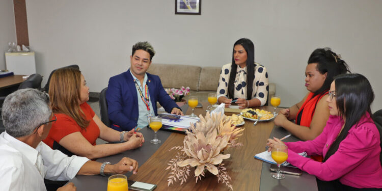 Primeira-dama Karynne Sotero retoma o diálogo sobre a criação do Fundo Estadual da Pessoa Idosa no Tocantins