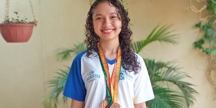 Programa de Iniciação Científica oferece bolsas no valor de R$ 300 para estudantes medalhistas da Obmep 2023