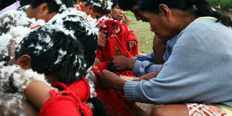 Na Aldeia Canuanã, Ilha do Bananal, meninos se tornam adultos no ritual Hèrèrawo