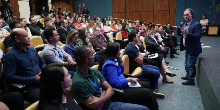 Presidente Décio Lima durante encontro com os colaboradores do Sebrae Tocantins Foto Rondinelli Ribeiro para o Sebrae TO