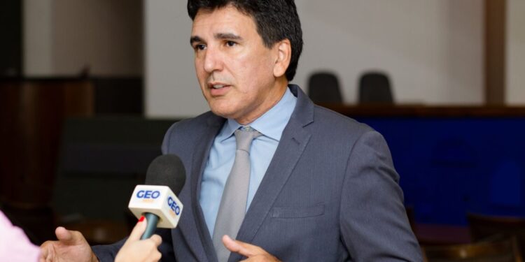 Lei de autoria do Professor Júnior Geo delimita horários para aplicação do TAF em concursos públicos