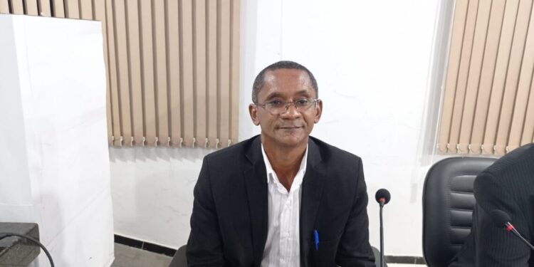 Vereador Antônio Carlos chama a atenção para bicicletários e limpeza e e cascalhamento do Setor Mirante 2