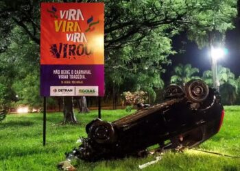 Saiba por que carros capotados estão espalhados por ruas de Goiânia