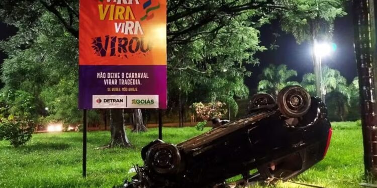 Saiba por que carros capotados estão espalhados por ruas de Goiânia