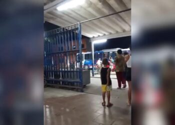 Passageiro é morto durante assalto a ônibus em Duque de Caxias (RJ)