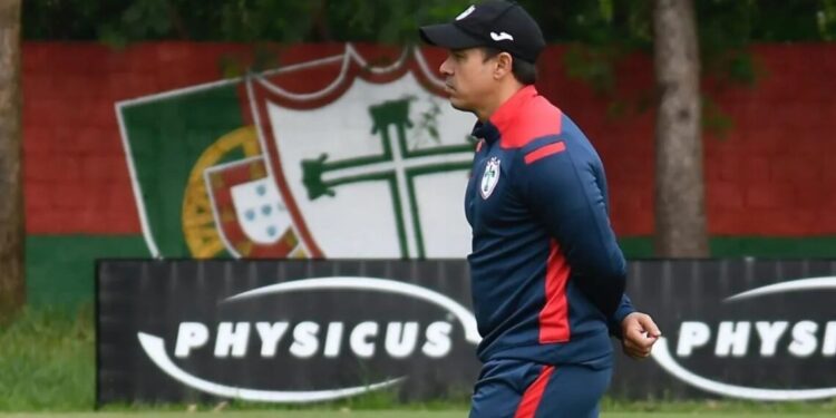 Às vésperas de decisão contra o Corinthians, Portuguesa demite treinador