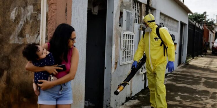 Vendas de repelentes e inseticidas saltam em 2023 com casos de dengue em alta, mostra pesquisa