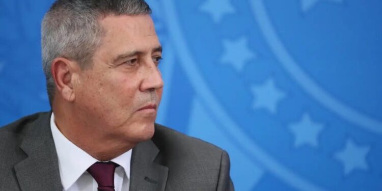 Ex-comandante da FAB chamado de “traidor da pátria” diz que considerava Braga Netto amigo e que general foi derrotado por ambições