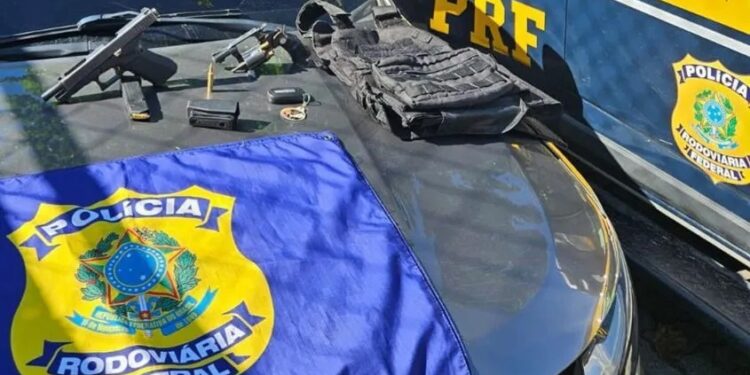Milicianos são presos após perseguição com a PRF no Rio de Janeiro