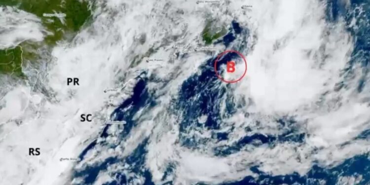 Ciclone subtropical atípico deve se formar no Sul do Brasil; Santa Catarina entra em alerta