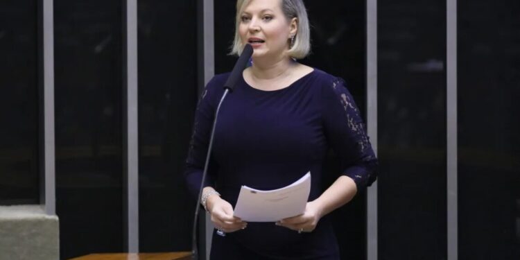 Joice Hasselmann avalia voltar à política nas eleições municipais