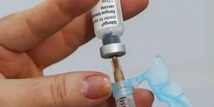 Vacina contra dengue começa a ser testada em adultos no RJ