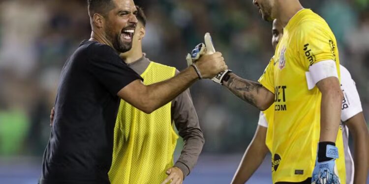 Gustavo Henrique explica como foi escolhido para ser goleiro do Corinthians: “Estava desesperado”