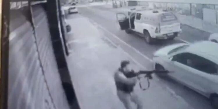 Polícia troca tiros com bandidos em Nilópolis, no RJ