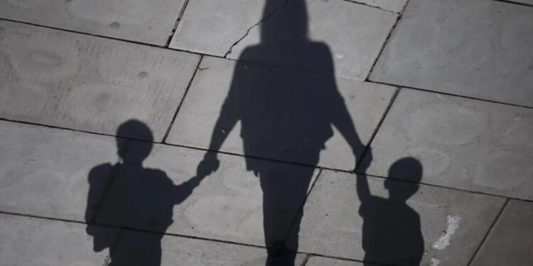 Câmara aprova projeto de lei que exige certidão negativa de antecedentes criminais para quem trabalha com crianças