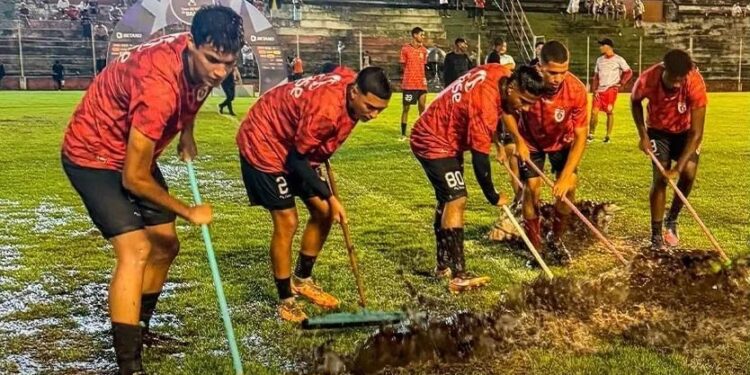 Jogo da Copa do Brasil é adiado por causa de gramado alagado