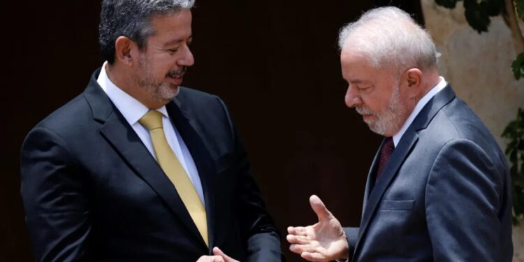 Lula recebe Lira e líderes partidários no Alvorada para tentar avançar em pautas econômicas