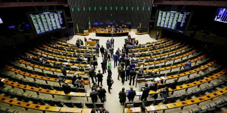 STF julga sobras eleitorais; decisão pode trocar sete deputados na Câmara