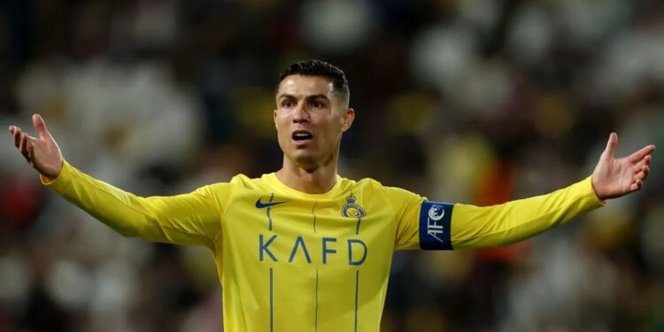 Cristiano Ronaldo é suspenso e multado por gestos obscenos; veja valor da multa