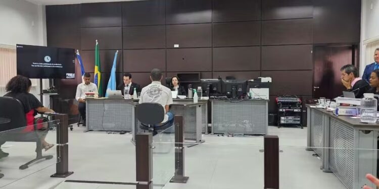 Acusados de assassinar homem com 10 facadas em praça são condenados a 12 anos de prisão
