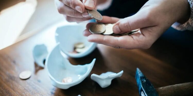 Inadimplência das famílias é a menor em quase dois anos, diz CNC