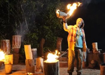 Tambores consagrados e pedidos jogados no fogo: Conheça ritual que é tradição no pré-carnaval em Palmas