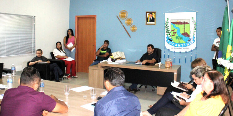 Prefeito de Tocantínia, João Alberto se reúne com secretariado para avaliação e planejamento da gestão