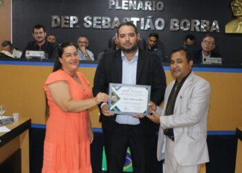 Núbio Gomes concede Título de Cidadão Miracemense.