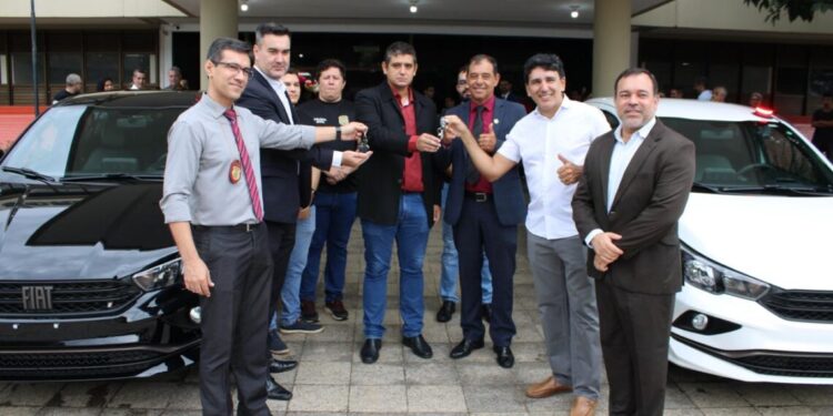 Com foco no combate à corrupção, Secretaria da Segurança Pública entrega duas novas viaturas à Polícia Civil