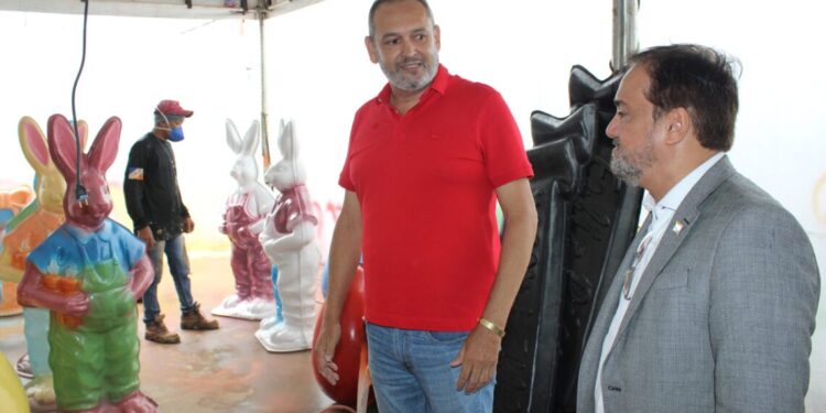 Equipe da Sics visita indústria de artefatos plásticos em Palmas