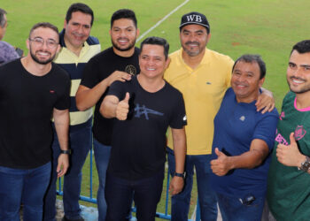 Em Araguaína, governador Wanderlei Barbosa prestigia semifinal do Campeonato Tocantinense