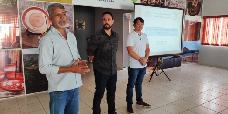 “Temos o objetivo de acabar com a Leishmaniose no nosso município”, diz secretário municipal de saúde de Lajeado durante reunião com a comunidade.