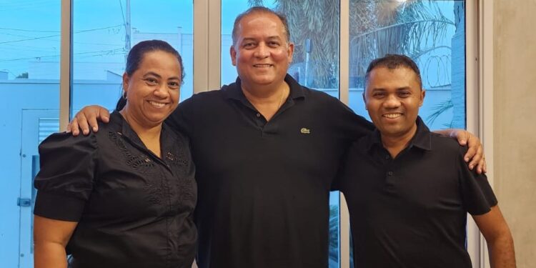 Senador Eduardo Gomes discute composição partidária com líderes municipais do Tocantins