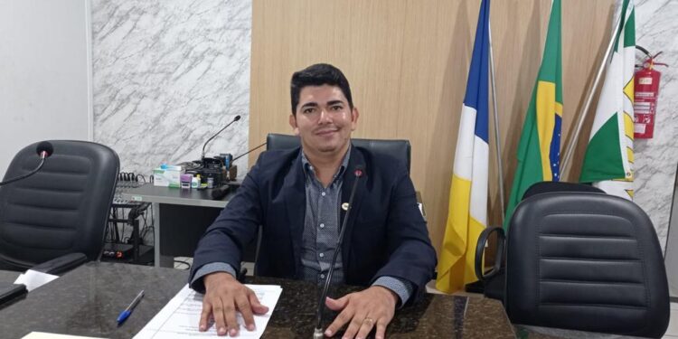 Em Lajeado vereador Neemias reivindica ponto de ônibus