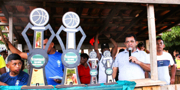 Prefeito de Tocantínia prestigia a final do campeonato realizado na comunidade indígena