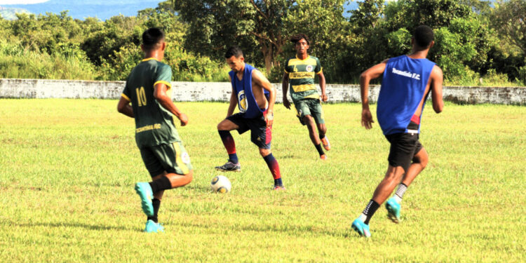 Tocantínia faz jogo amistoso contra a equipe do Coiote FC