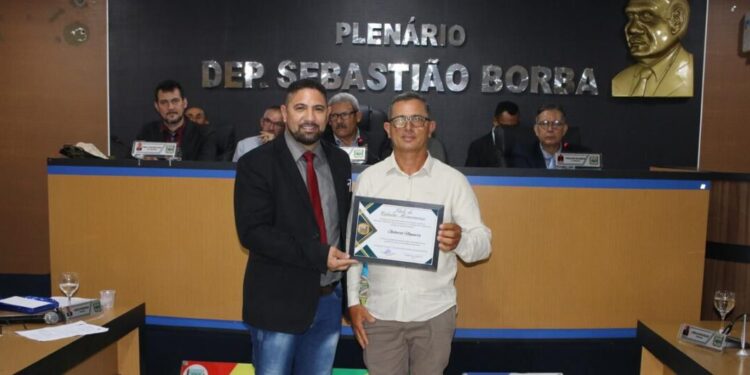 Sírio Ferreira solicita criação da Casa do Artesão Miracemense e concede Titulo de Cidadão