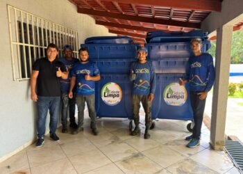 Kaká e servidores.
Foto: Divulgação