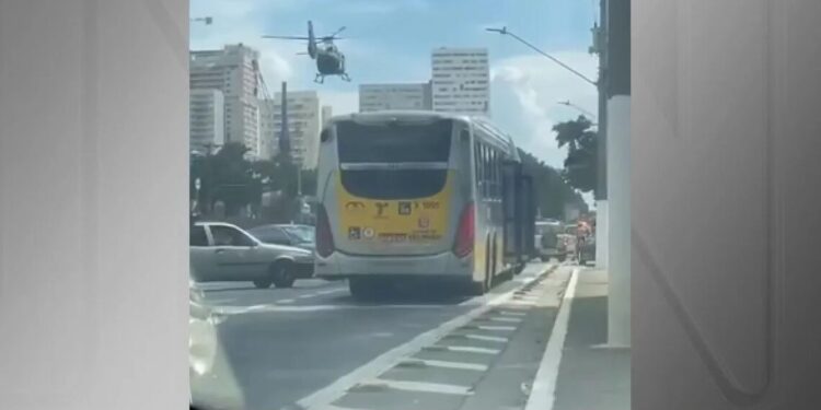 Acidente entre motos e pouso de helicóptero causam trânsito na Radial Leste, em São Paulo