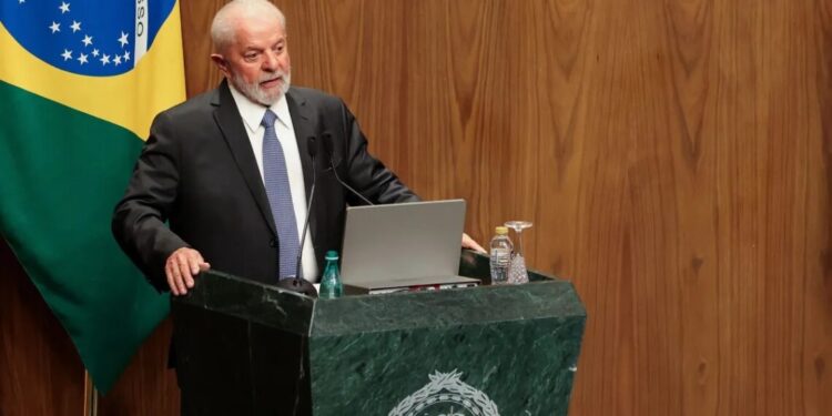 Lula reúne ministros nesta segunda-feira para reagir à queda de popularidade