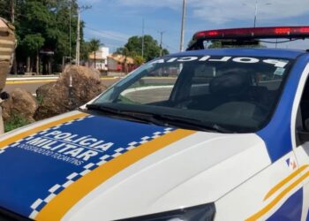Idoso tenta agredir policial com facão e é morto a tiros, diz PM