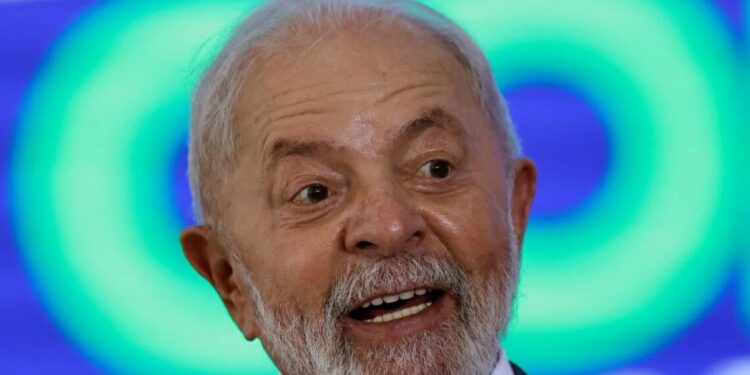 Lula assina decretos sobre cozinhas solidárias e composição da nova cesta básica