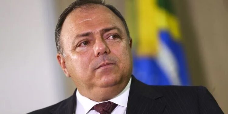 Pazuello será chamado à PF para explicar reunião com Bolsonaro