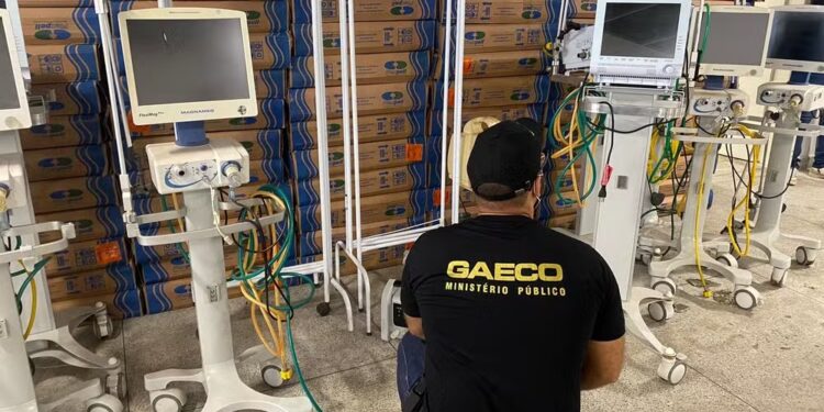 Respiradores superfaturados nunca foram usados e estavam em depósito de universidade, diz MPE