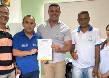 Presidente Sérgio Caldeira e servidores Foto: Alberto Miranda