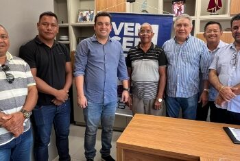 Laurez Moreira, João Alberto e lideranças. Foto: Divulgação